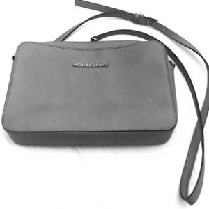 Michael kors cross body. Authentic. Grey,
